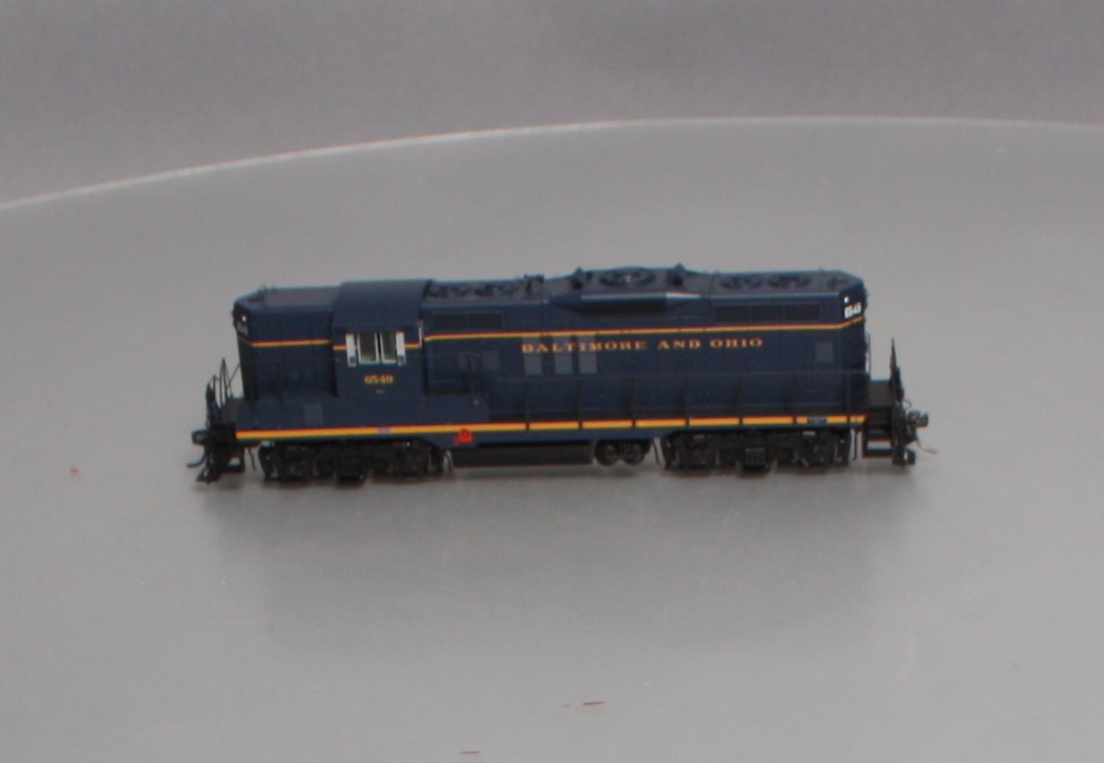 Athearn G64117 HO Baltimore & Ohio GP9 Diesel Locomotive #6549