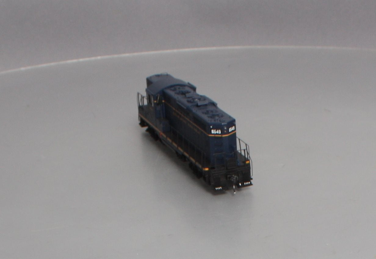 Athearn G64117 HO Baltimore & Ohio GP9 Diesel Locomotive #6549