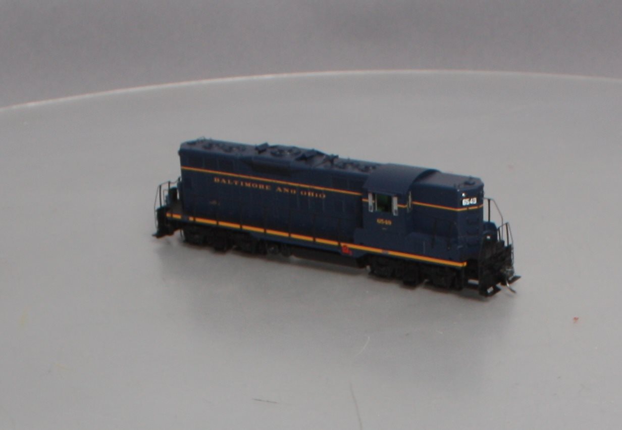 Athearn G64117 HO Baltimore & Ohio GP9 Diesel Locomotive #6549