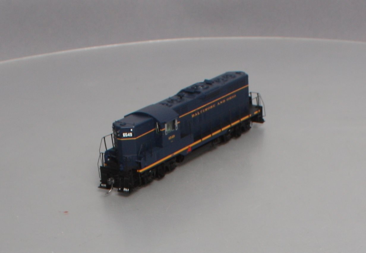 Athearn G64117 HO Baltimore & Ohio GP9 Diesel Locomotive #6549