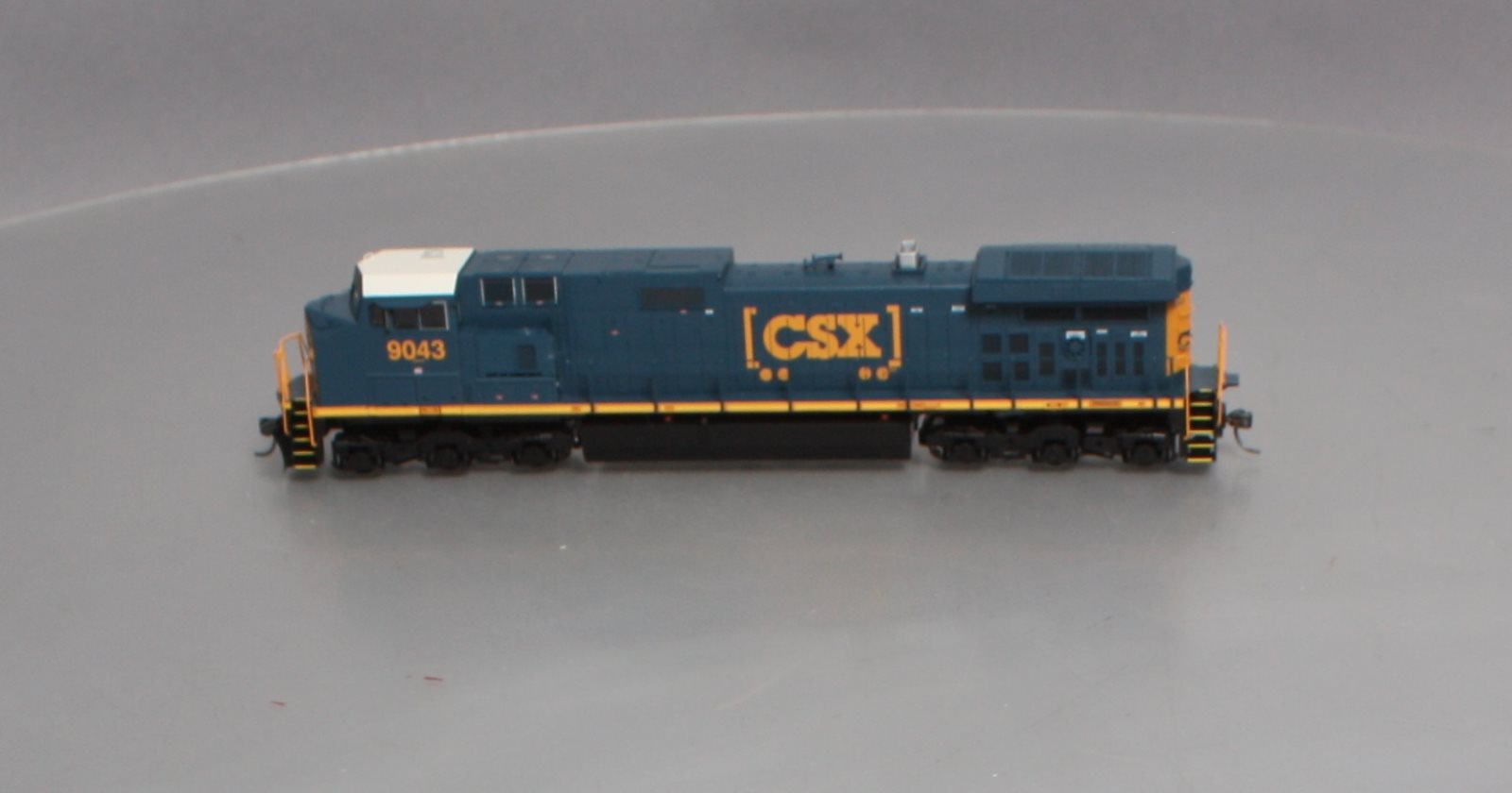 Athearn 29241 HO Scale CSX Dash 9-44CW Diesel Engine #9043