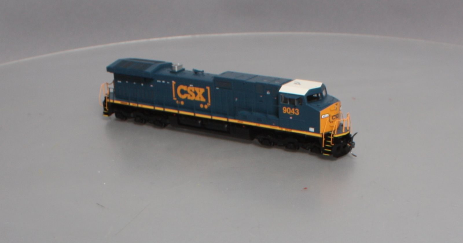 Athearn 29241 HO Scale CSX Dash 9-44CW Diesel Engine #9043