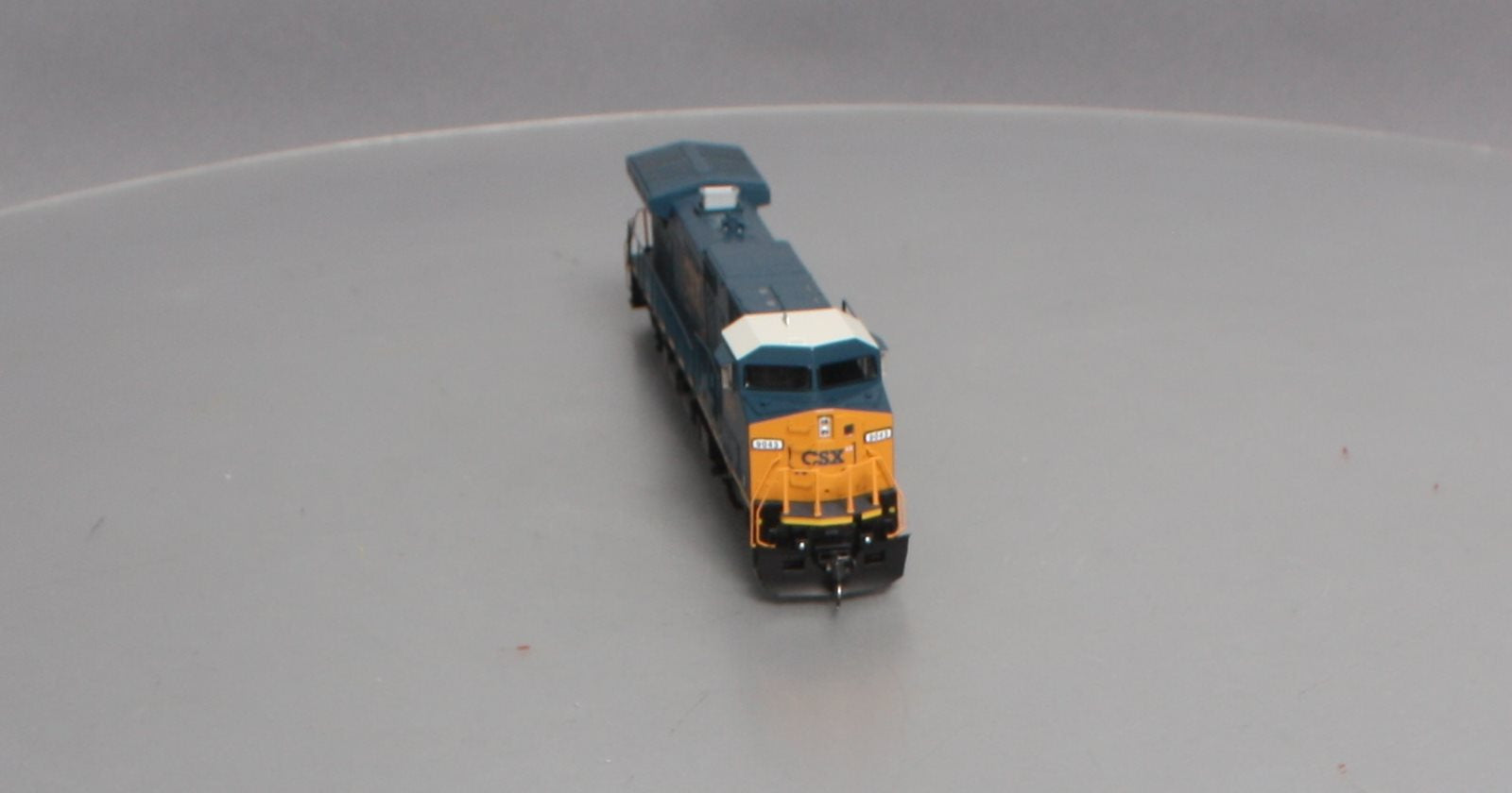 Athearn 29241 HO Scale CSX Dash 9-44CW Diesel Engine #9043