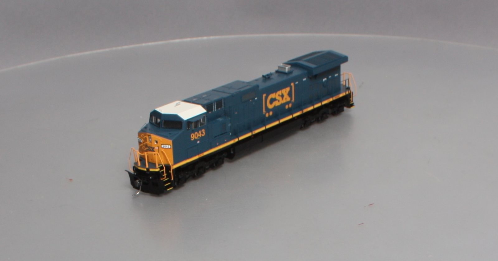 Athearn 29241 HO Scale CSX Dash 9-44CW Diesel Engine #9043