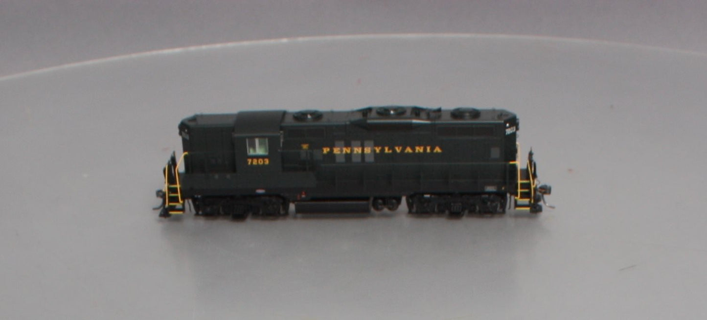 Athearn G62813 HO PRR GP9 Phase III Diesel Locomotive #7203 -DC