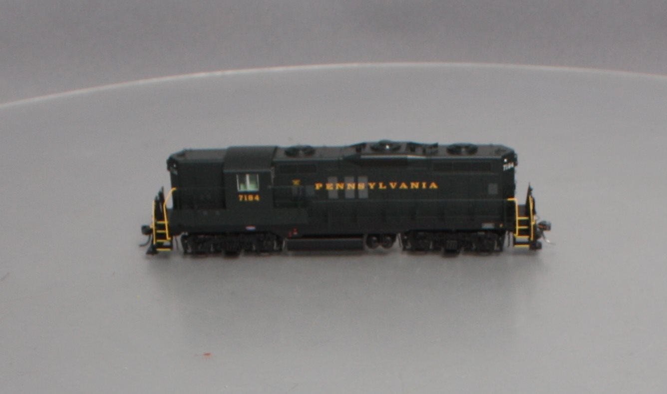 Athearn G62812 HO Pennsylvania Railroad GP9 Diesel Locomotive #7184