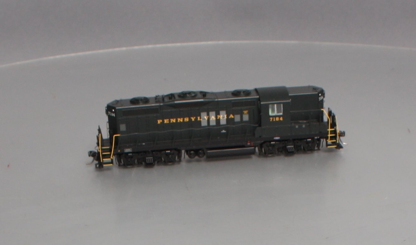 Athearn G62812 HO Pennsylvania Railroad GP9 Diesel Locomotive #7184