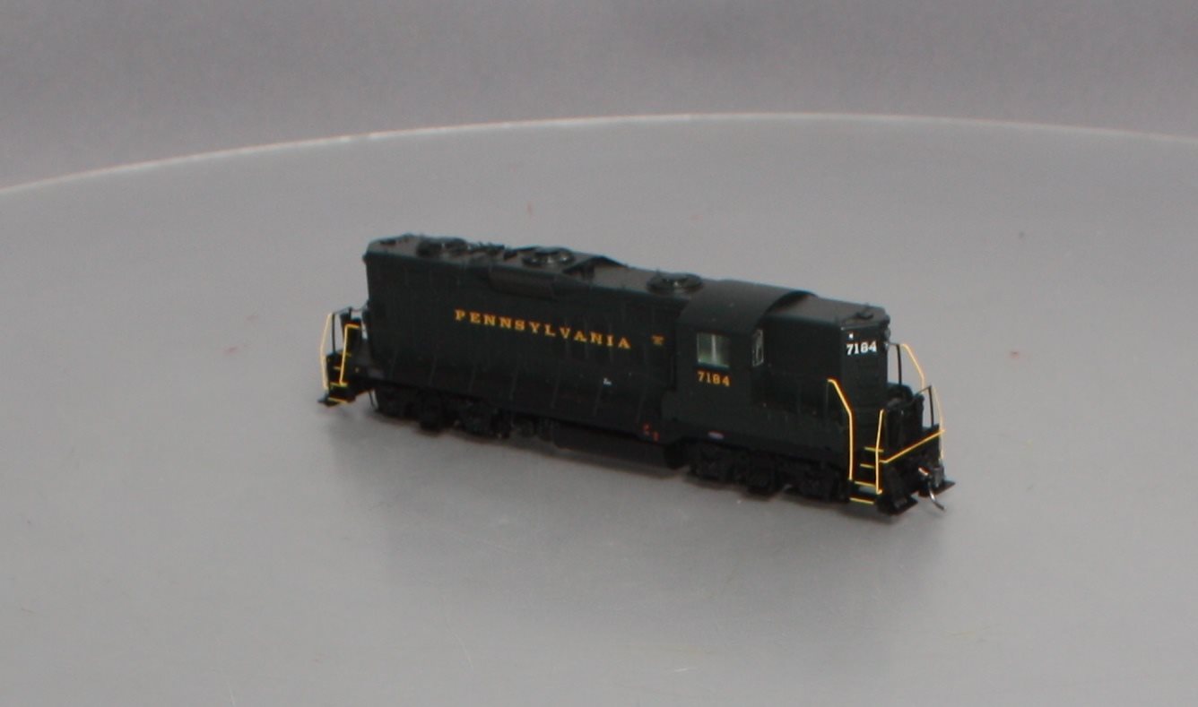 Athearn G62812 HO Pennsylvania Railroad GP9 Diesel Locomotive #7184