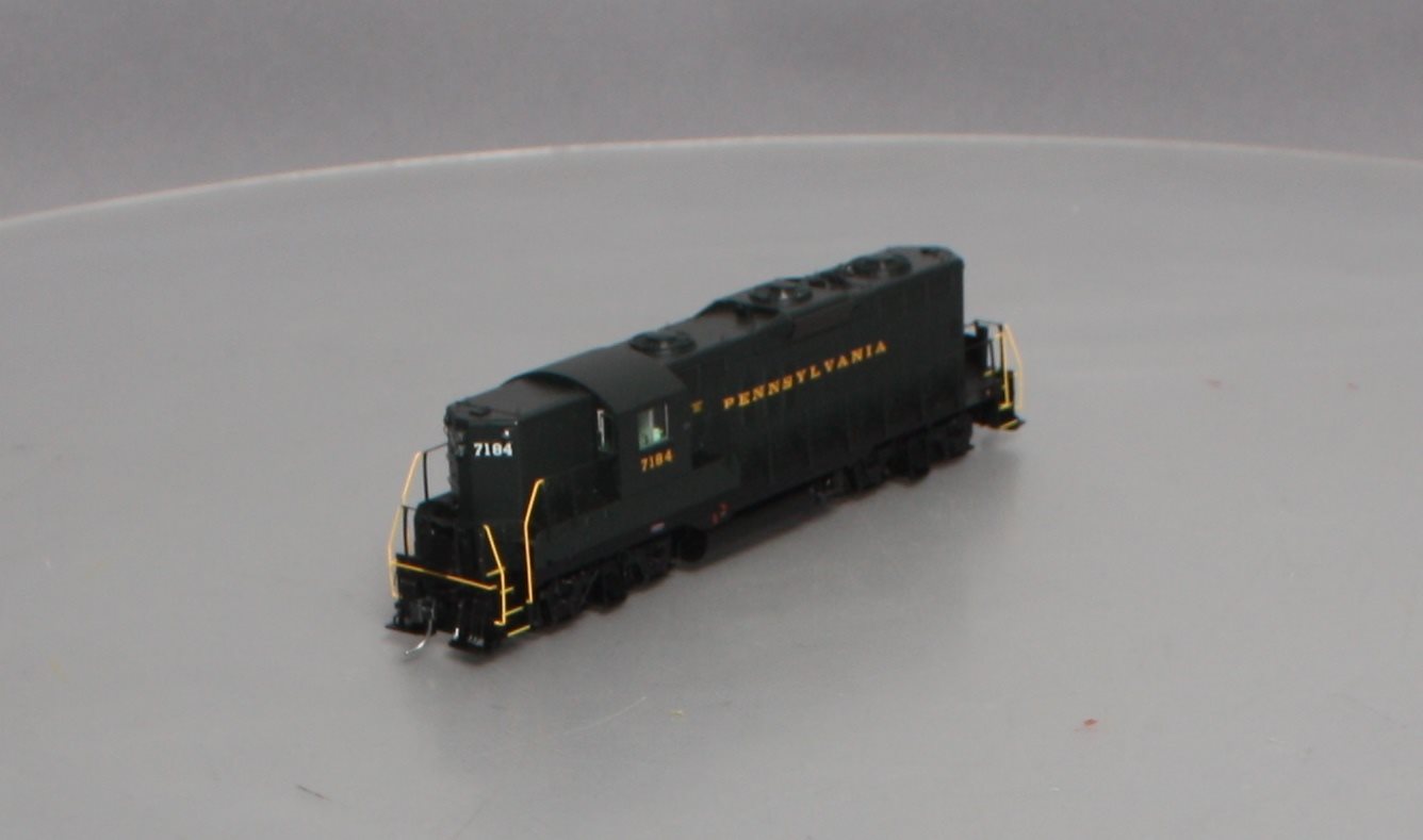 Athearn G62812 HO Pennsylvania Railroad GP9 Diesel Locomotive #7184