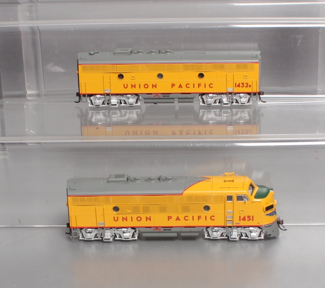 Athearn G22754 HO Union Pacific/Passenger F3A/F3B Diesel Set #1451/#1432B