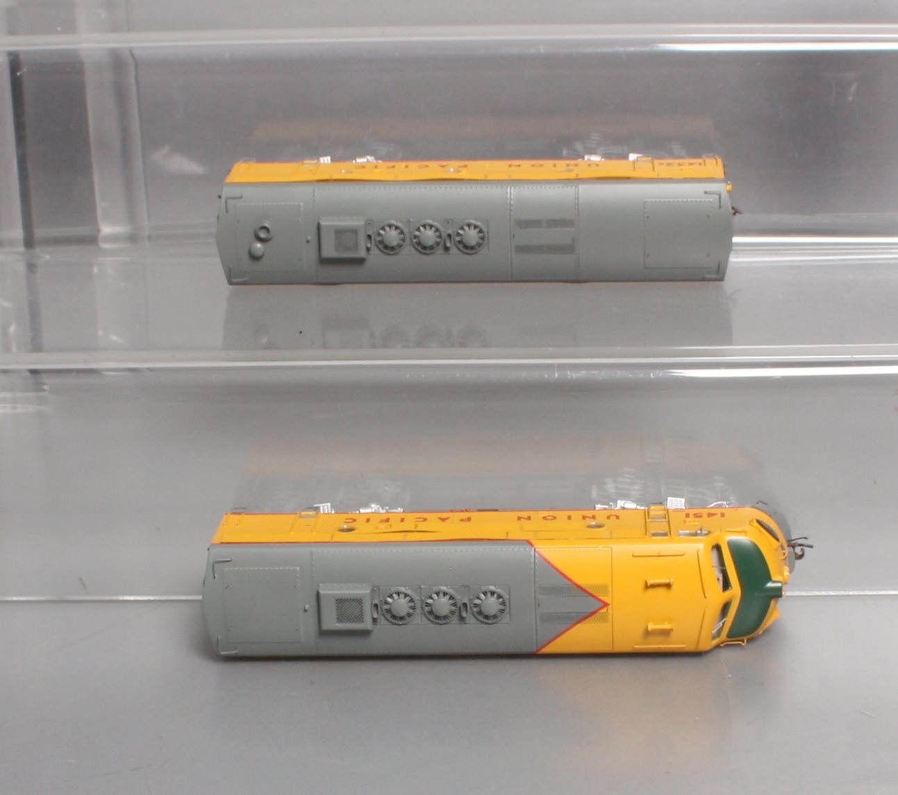 Athearn G22754 HO Union Pacific/Passenger F3A/F3B Diesel Set #1451/#1432B