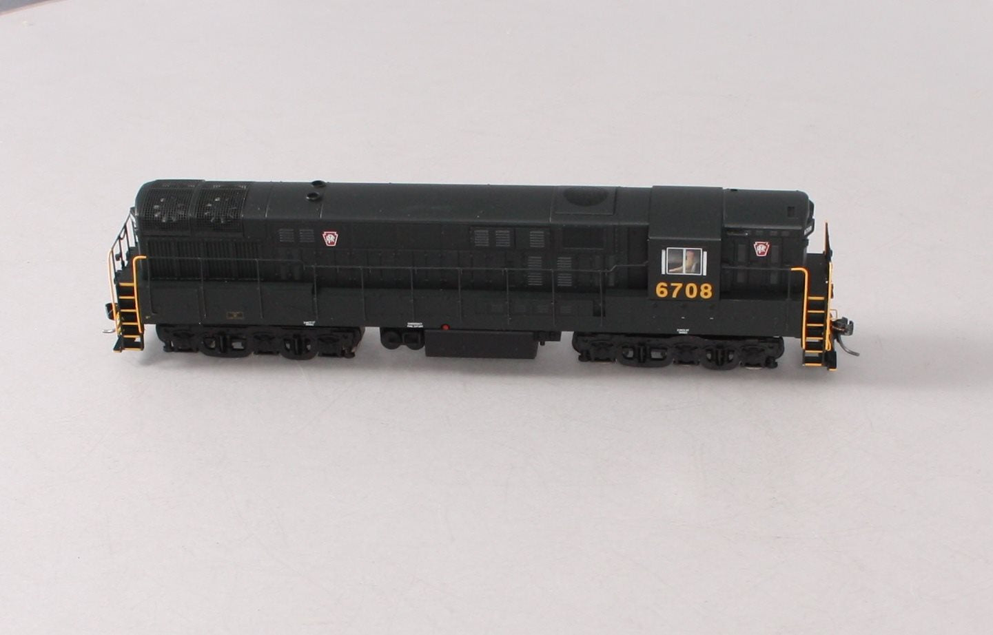 Atlas 7882 HO Scale PRR FM Trainmaster Phase 2 Diesel Locomotive #6708