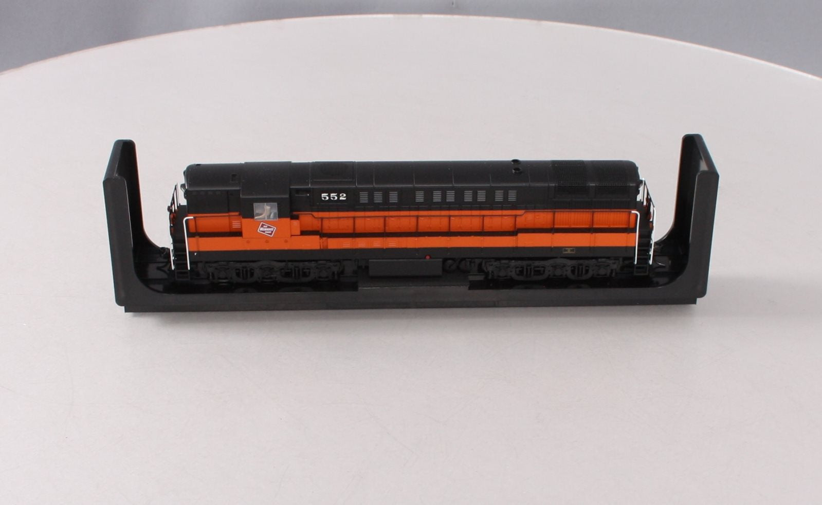Atlas 10002223 HO Milwaukee Road TrainMaster Diesel Locomotive #552