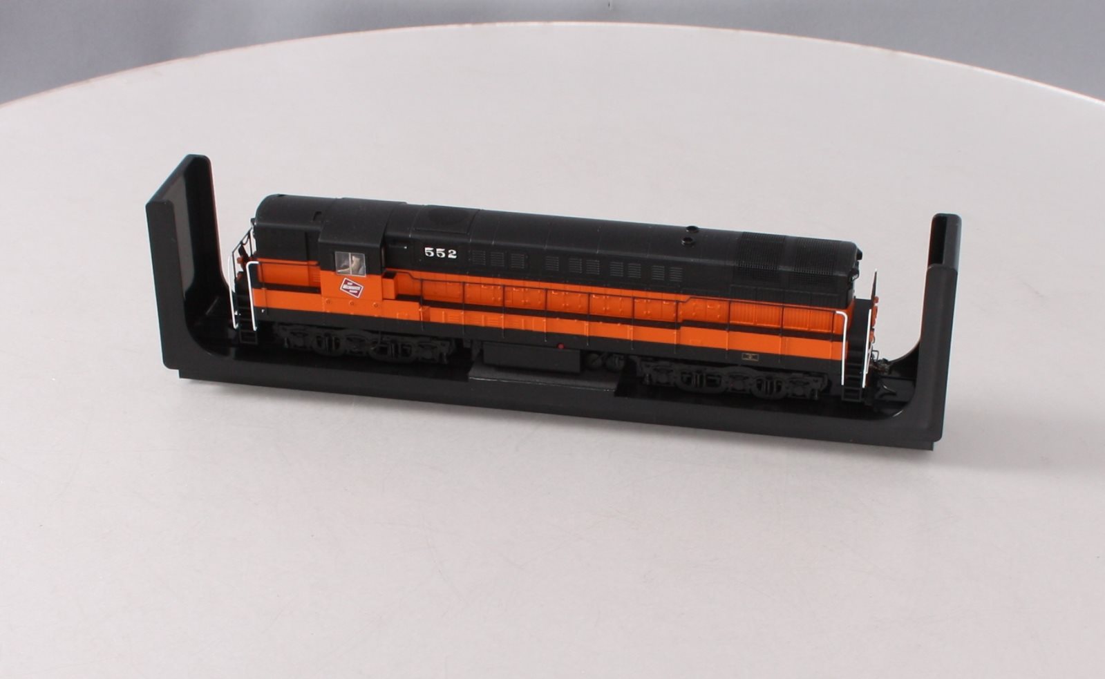 Atlas 10002223 HO Milwaukee Road TrainMaster Diesel Locomotive #552