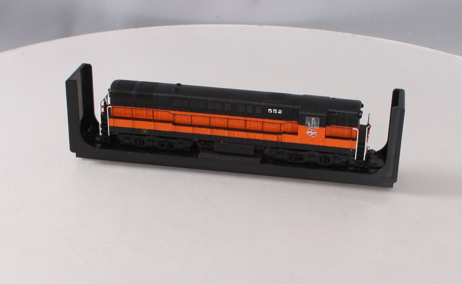 Atlas 10002223 HO Milwaukee Road TrainMaster Diesel Locomotive #552