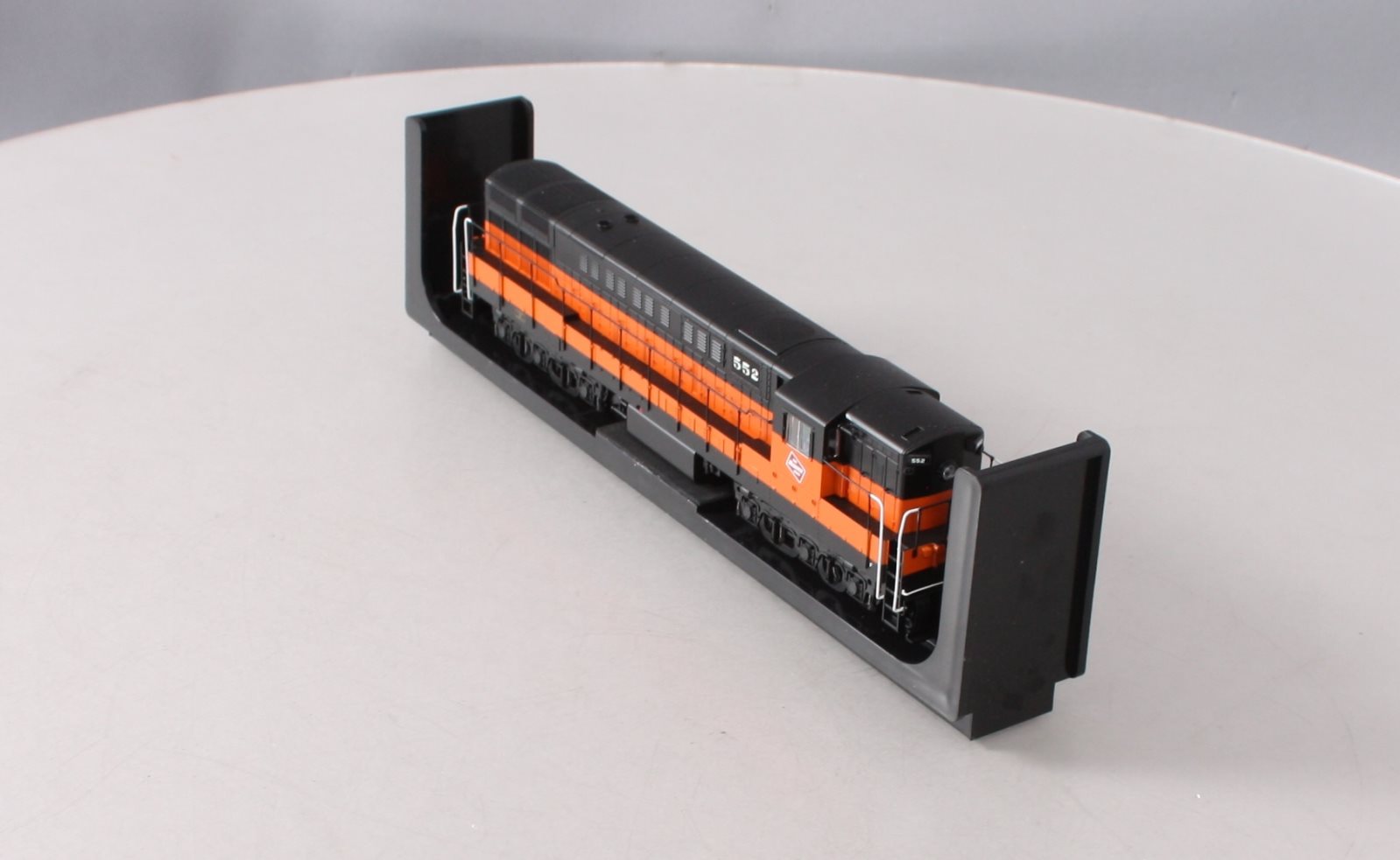 Atlas 10002223 HO Milwaukee Road TrainMaster Diesel Locomotive #552