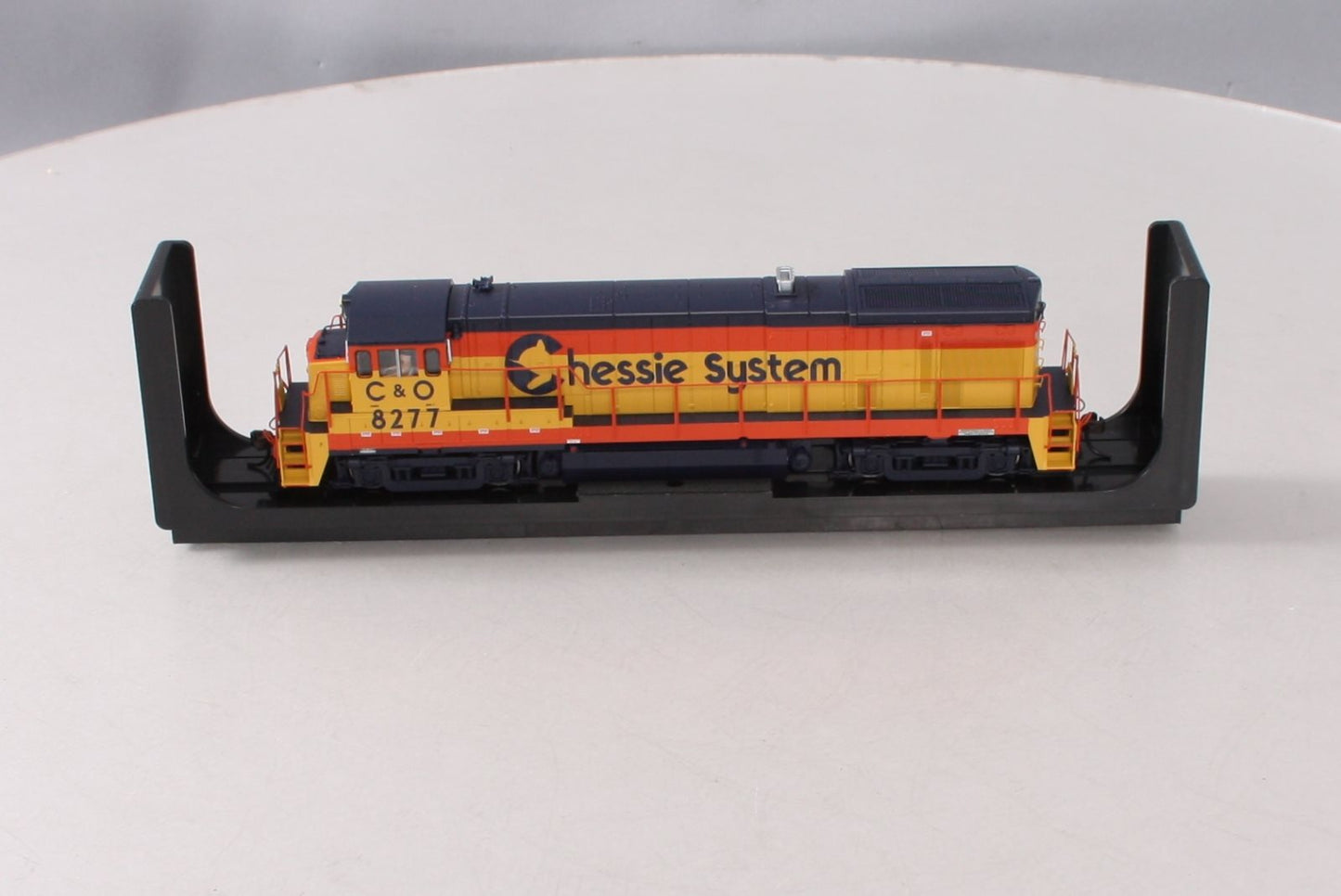 Atlas 10002076 HO Chessie System/C&O GE B30-7 Phase 1 Low-Nose Diesel #8277