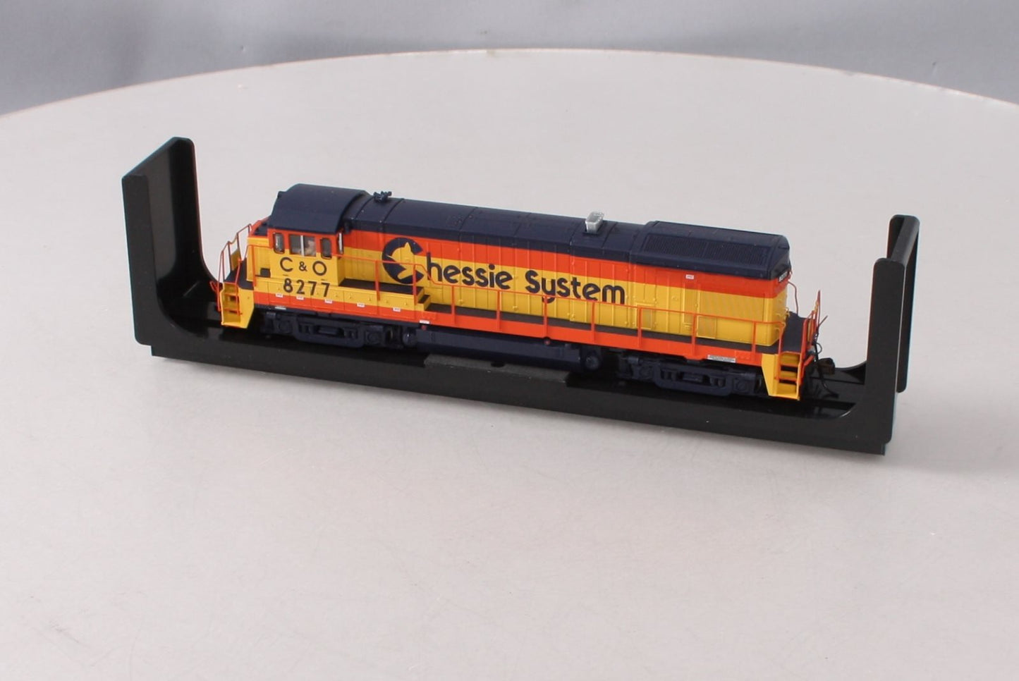 Atlas 10002076 HO Chessie System/C&O GE B30-7 Phase 1 Low-Nose Diesel #8277