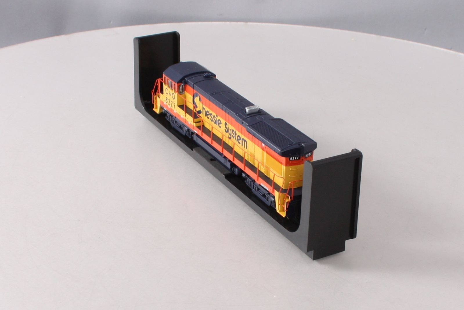 Atlas 10002076 HO Chessie System/C&O GE B30-7 Phase 1 Low-Nose Diesel #8277