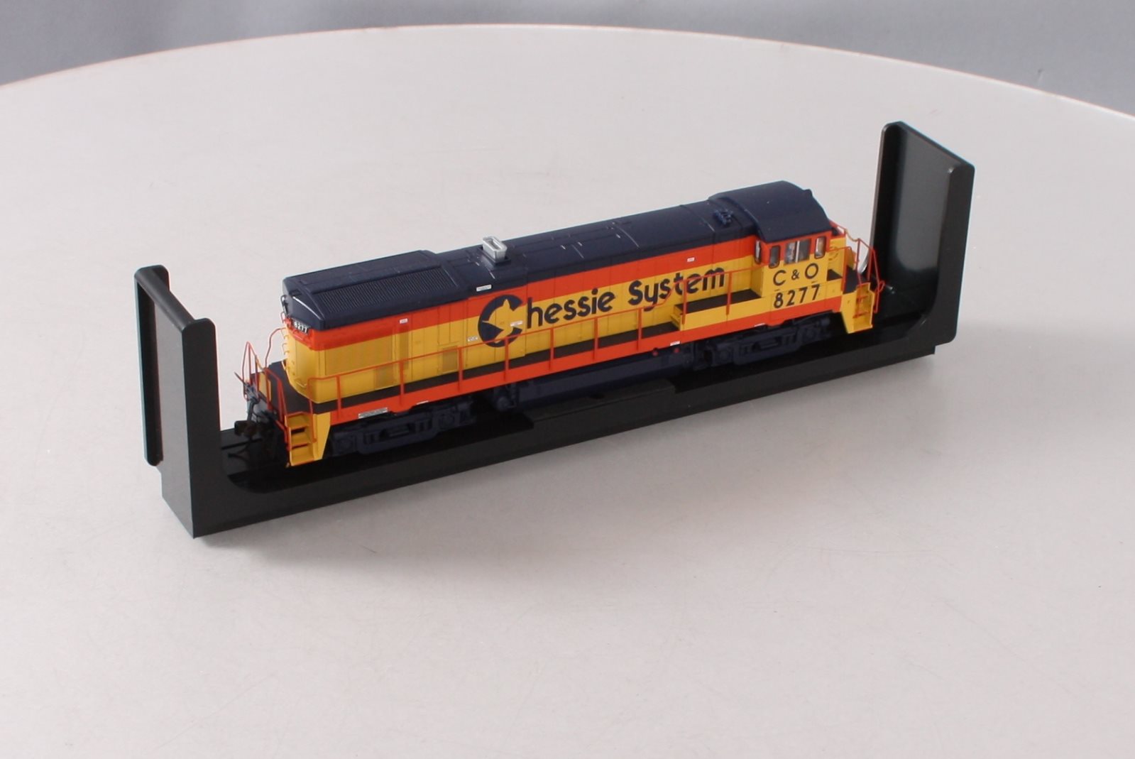 Atlas 10002076 HO Chessie System/C&O GE B30-7 Phase 1 Low-Nose Diesel #8277