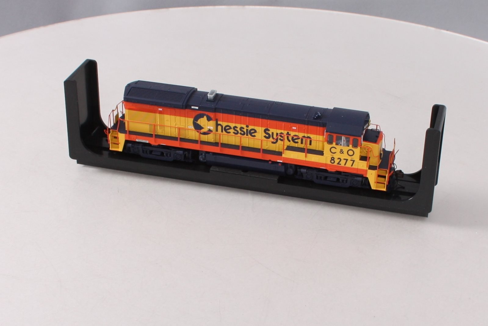 Atlas 10002076 HO Chessie System/C&O GE B30-7 Phase 1 Low-Nose Diesel #8277