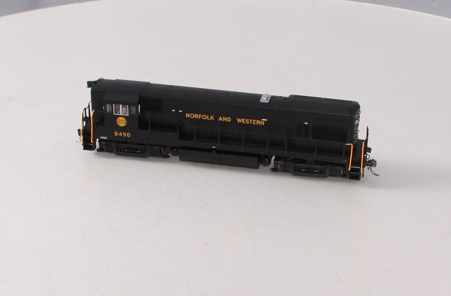 Atlas 10001166 HO Norfolk Western U30B Silver Diesel #8490