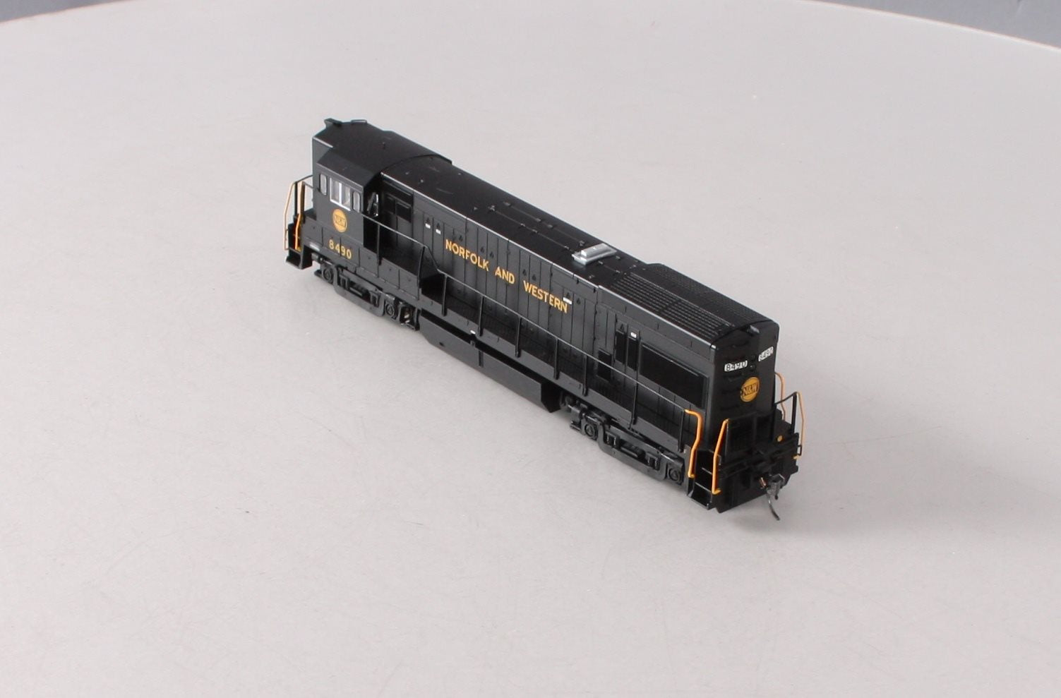 Atlas 10001166 HO Norfolk Western U30B Silver Diesel #8490
