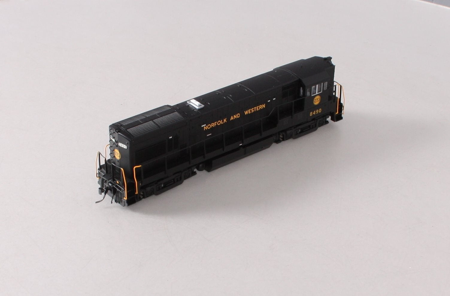 Atlas 10001166 HO Norfolk Western U30B Silver Diesel #8490