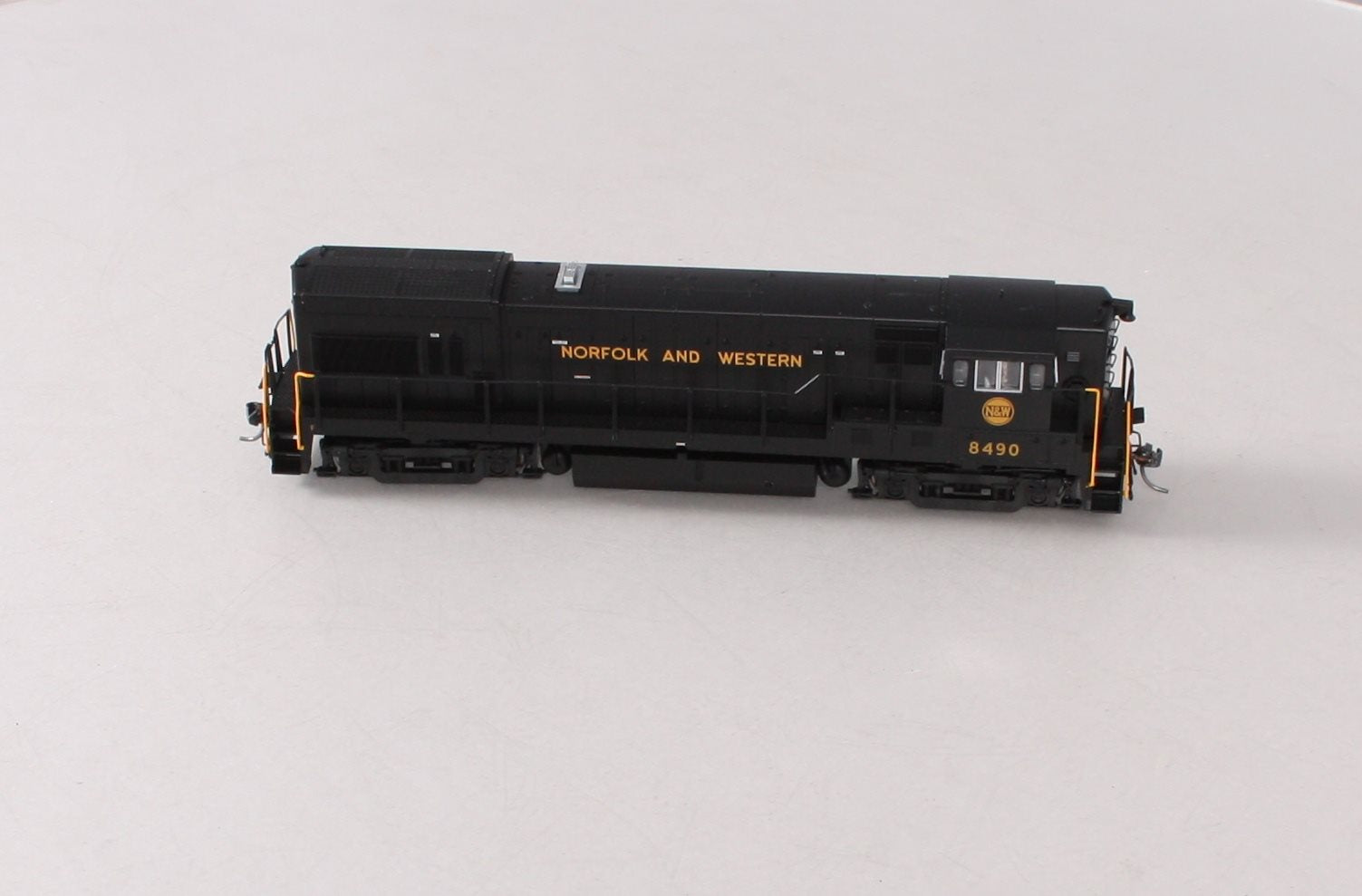 Atlas 10001166 HO Norfolk Western U30B Silver Diesel #8490