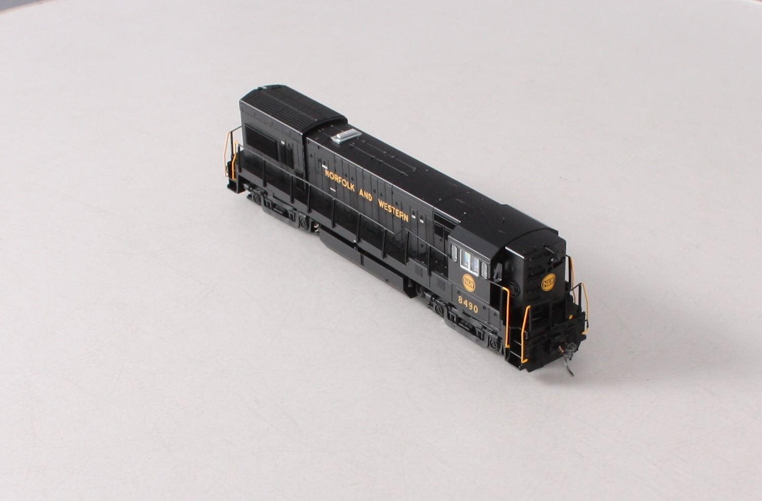 Atlas 10001166 HO Norfolk Western U30B Silver Diesel #8490