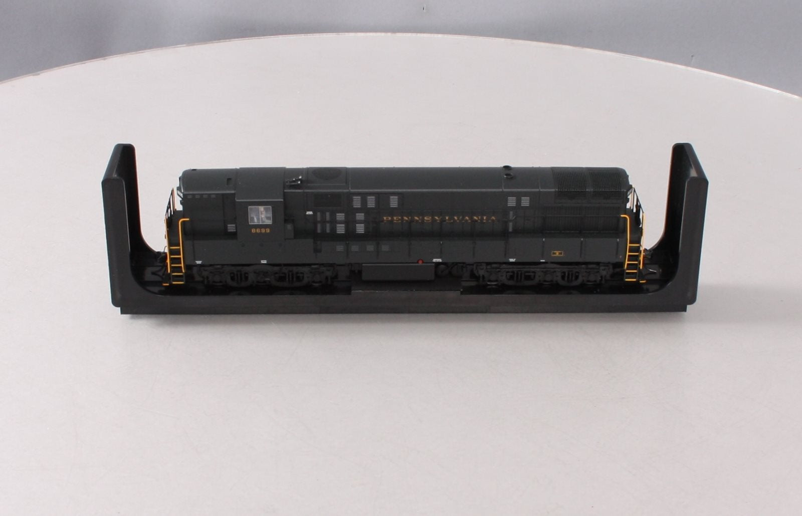 Atlas 10002208 HO TrainMaster PRR #8699