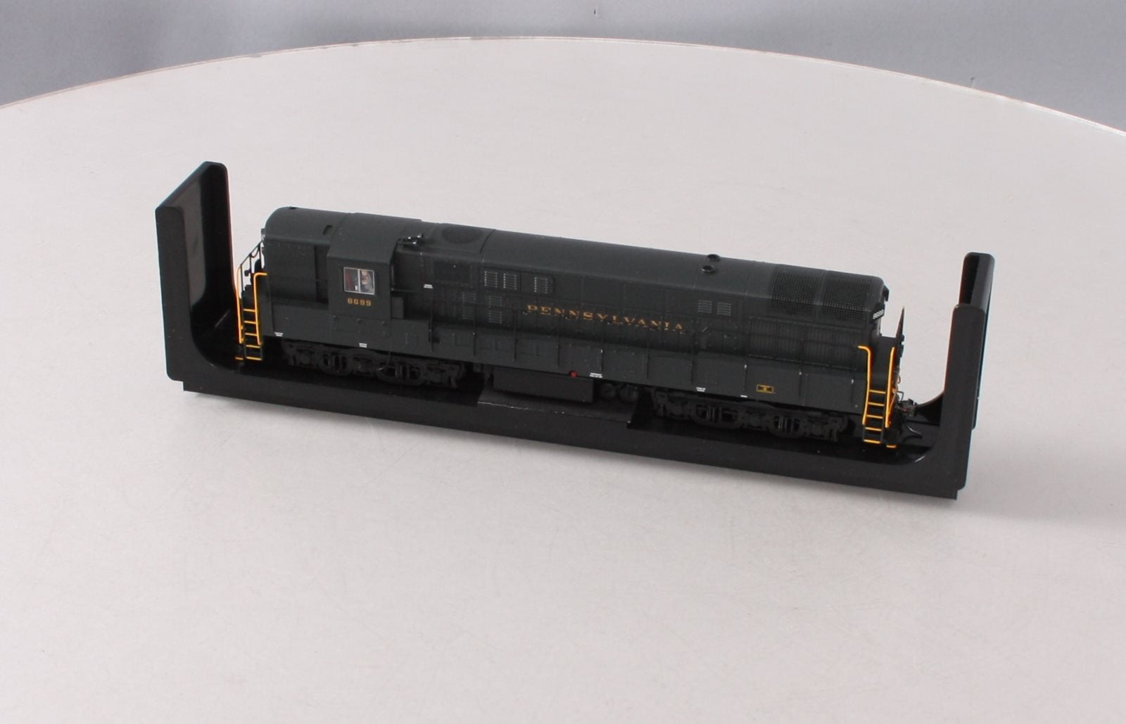 Atlas 10002208 HO TrainMaster PRR #8699