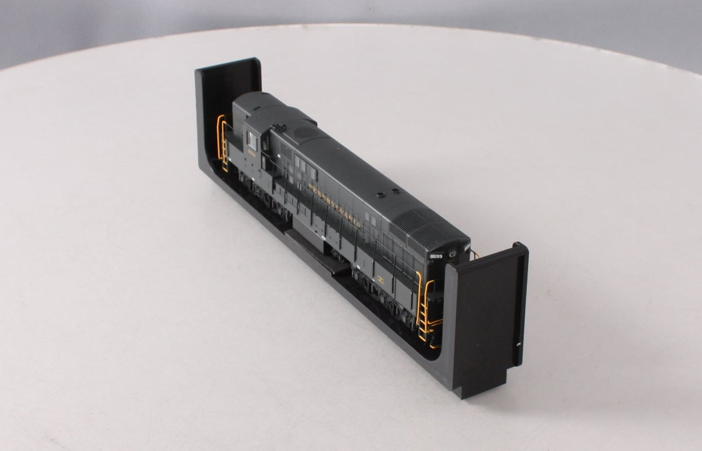 Atlas 10002208 HO TrainMaster PRR #8699