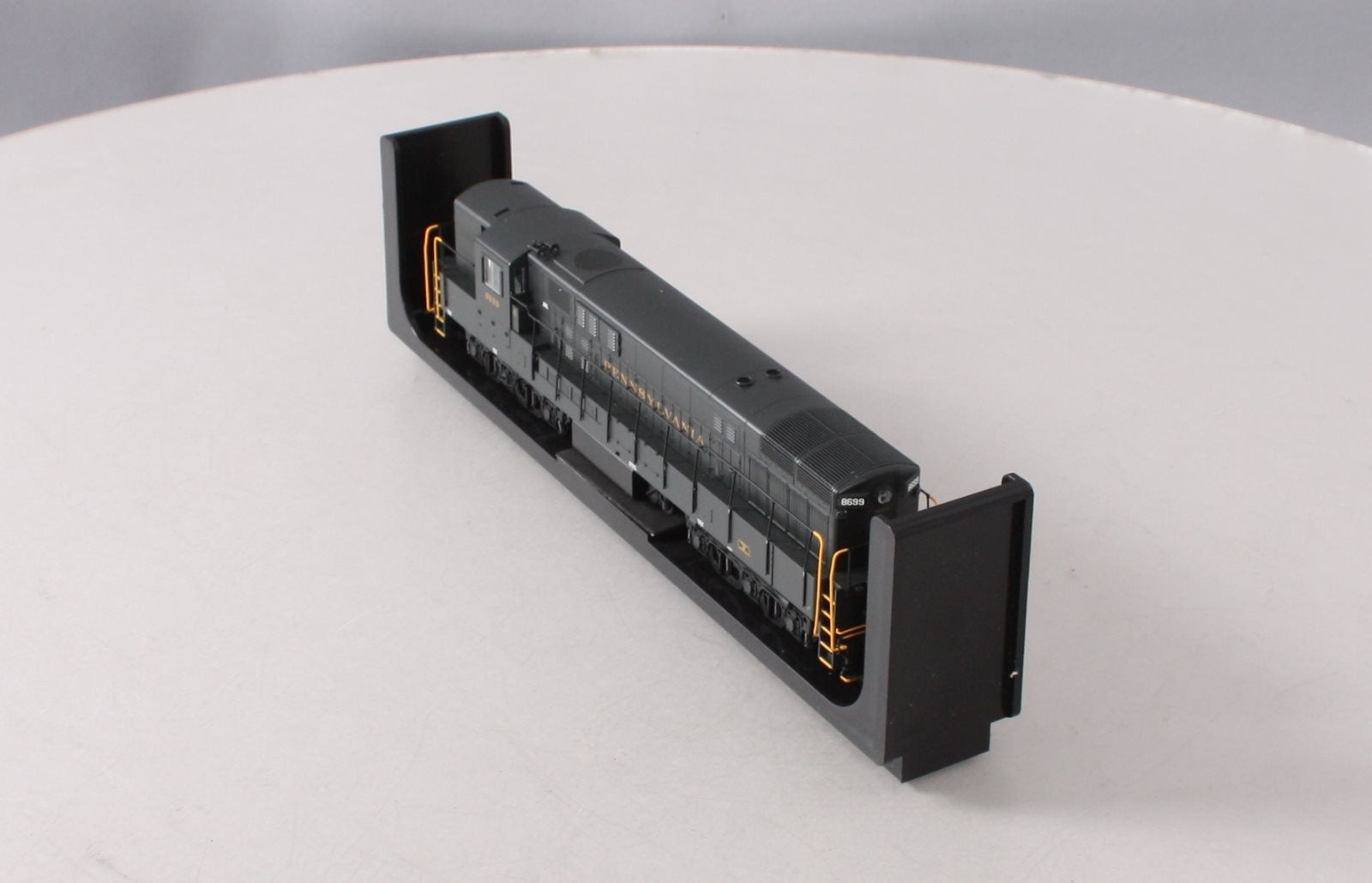 Atlas 10002208 HO TrainMaster PRR #8699
