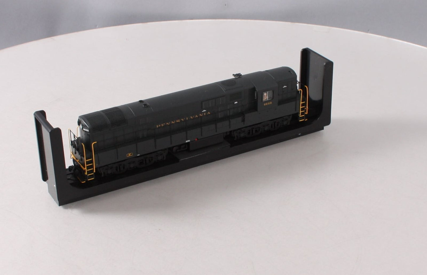 Atlas 10002208 HO TrainMaster PRR #8699