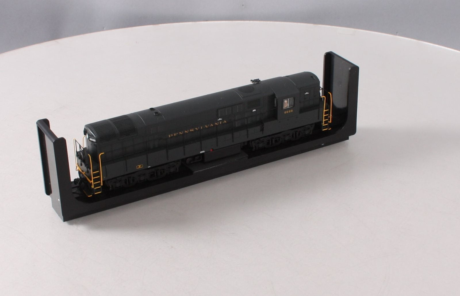 Atlas 10002208 HO TrainMaster PRR #8699