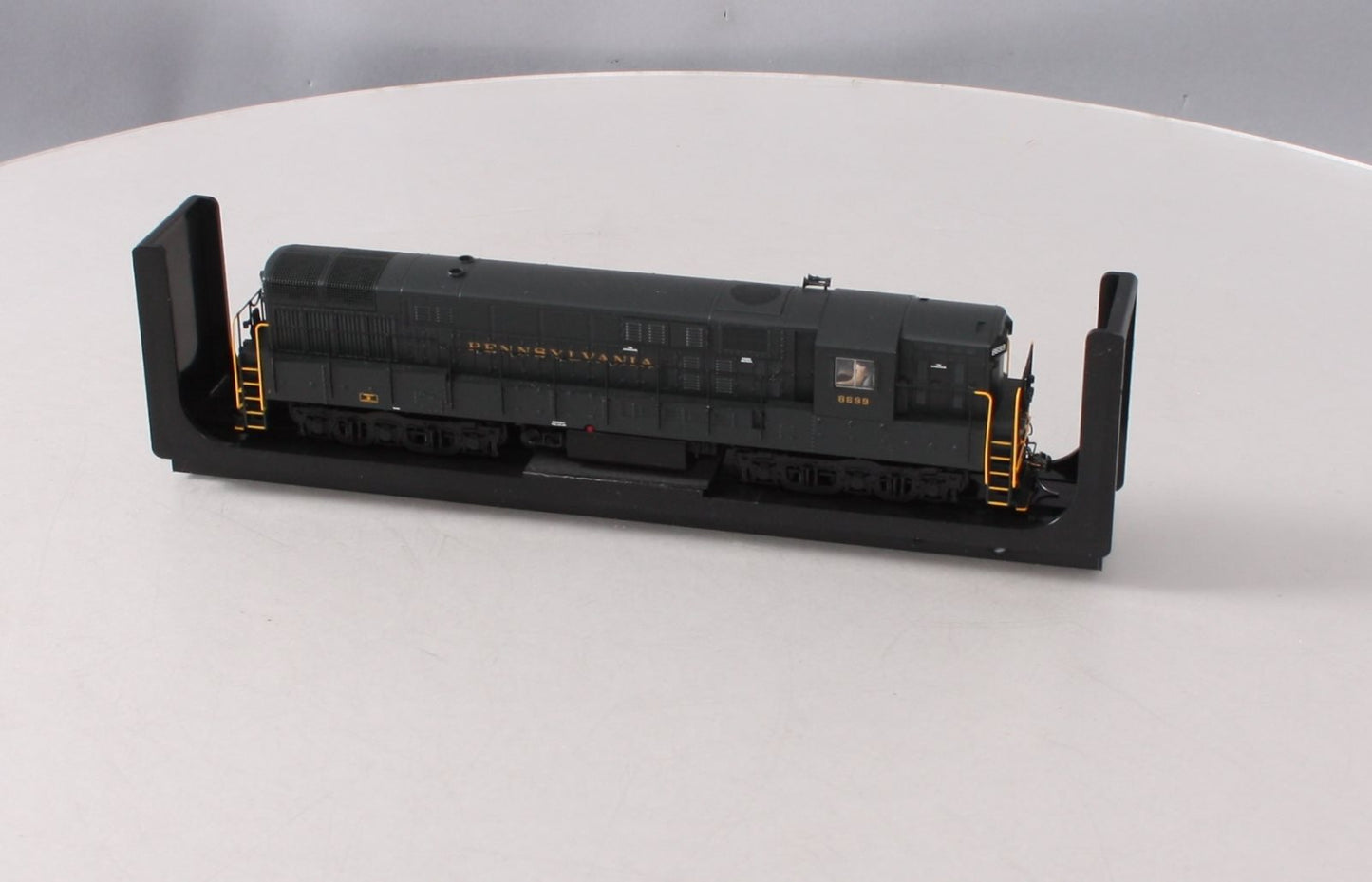 Atlas 10002208 HO TrainMaster PRR #8699
