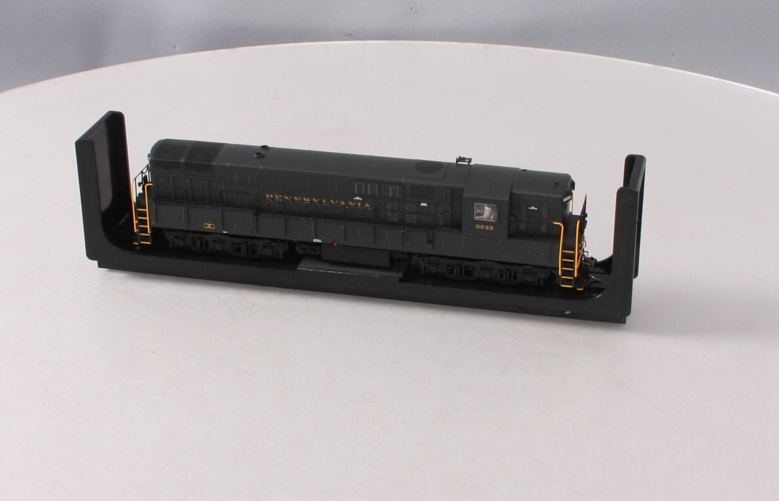 Atlas 10002208 HO TrainMaster PRR #8699