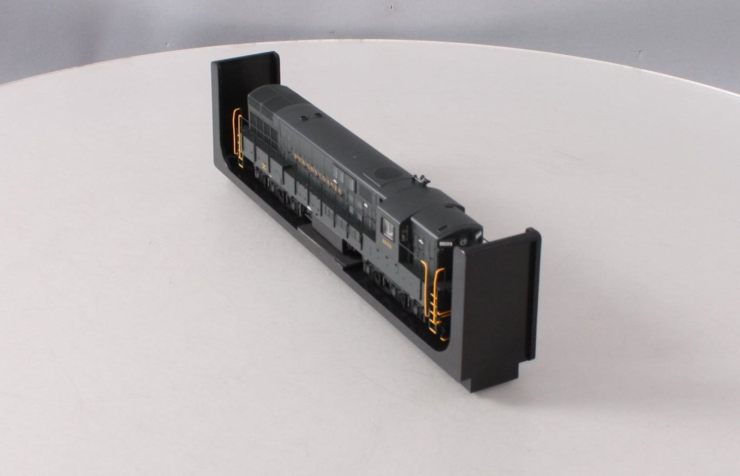 Atlas 10002208 HO TrainMaster PRR #8699