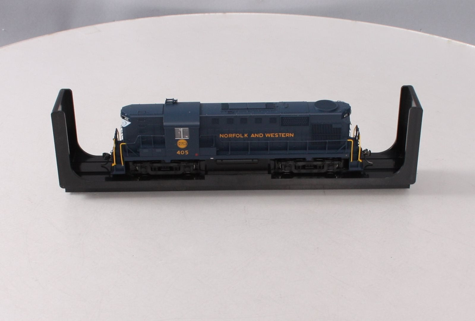 Atlas 10002877 HO Norfolk & Western RS-11 Diesel Locomotive Silver Series #405