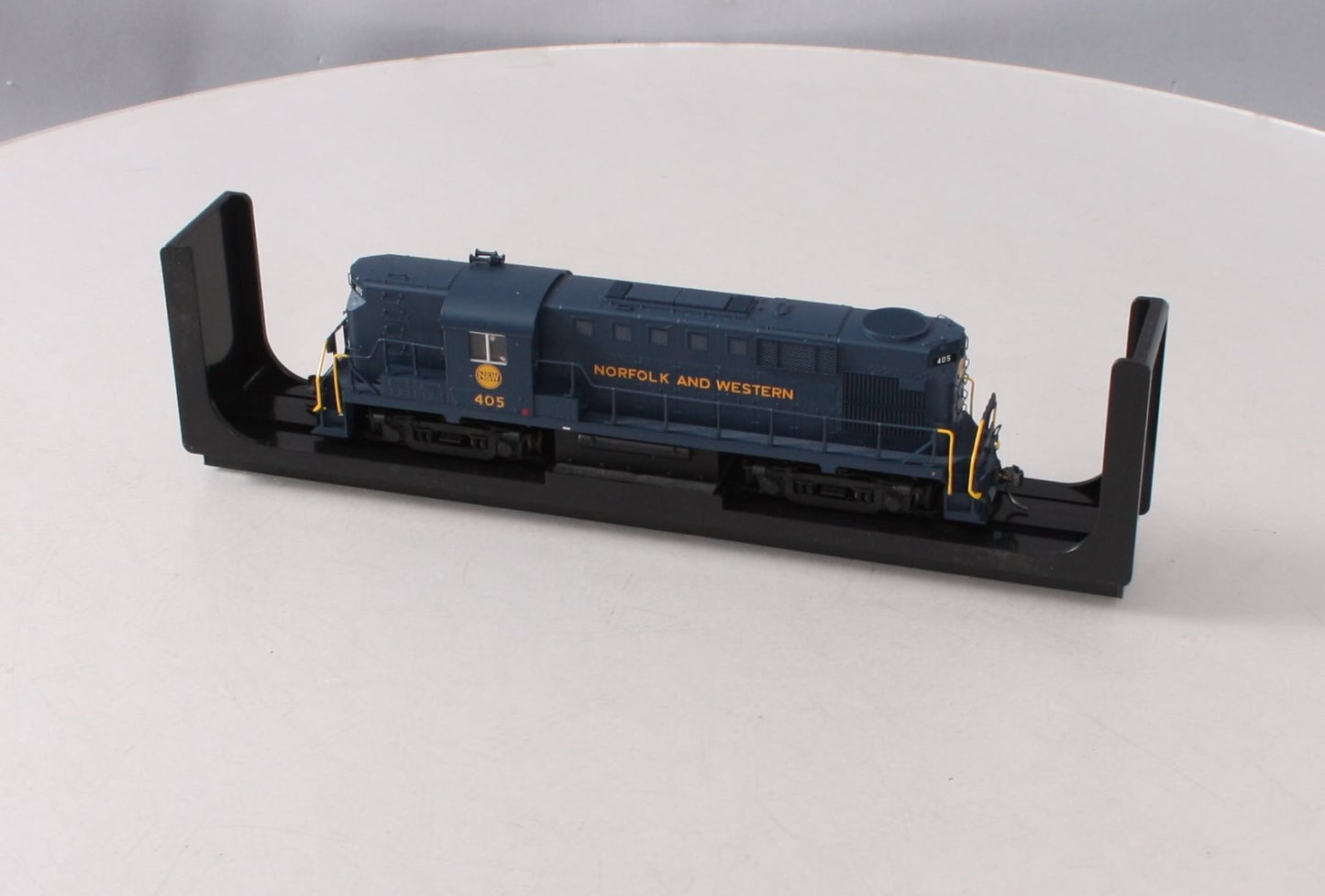 Atlas 10002877 HO Norfolk & Western RS-11 Diesel Locomotive Silver Series #405