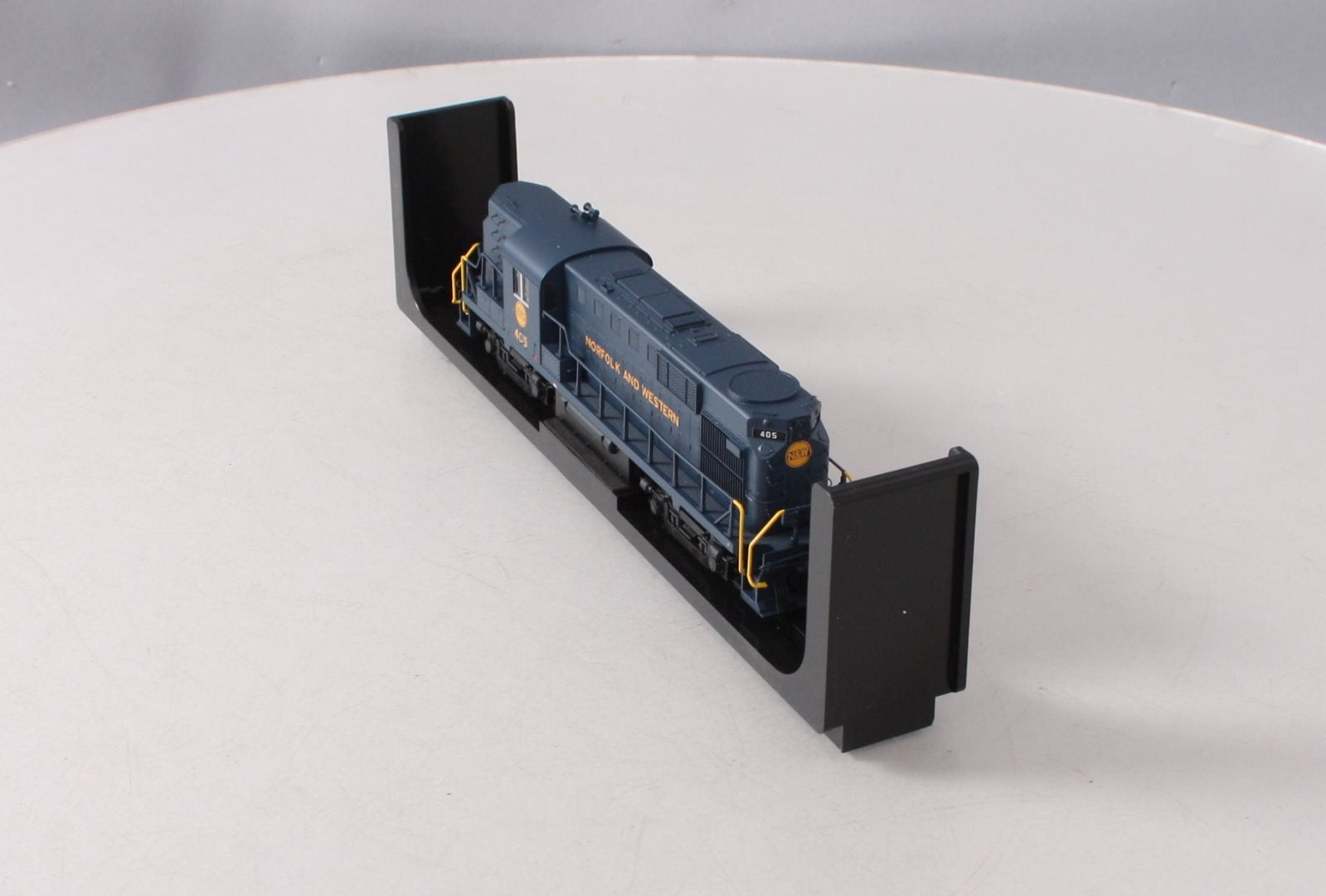Atlas 10002877 HO Norfolk & Western RS-11 Diesel Locomotive Silver Series #405