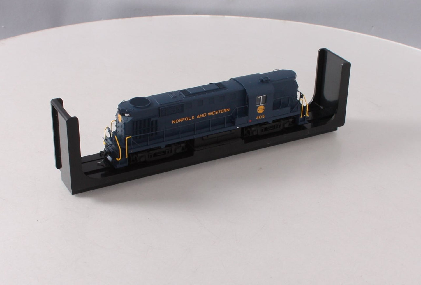 Atlas 10002877 HO Norfolk & Western RS-11 Diesel Locomotive Silver Series #405