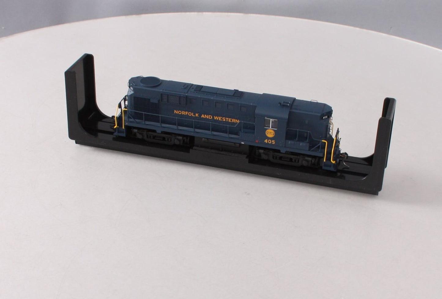 Atlas 10002877 HO Norfolk & Western RS-11 Diesel Locomotive Silver Series #405