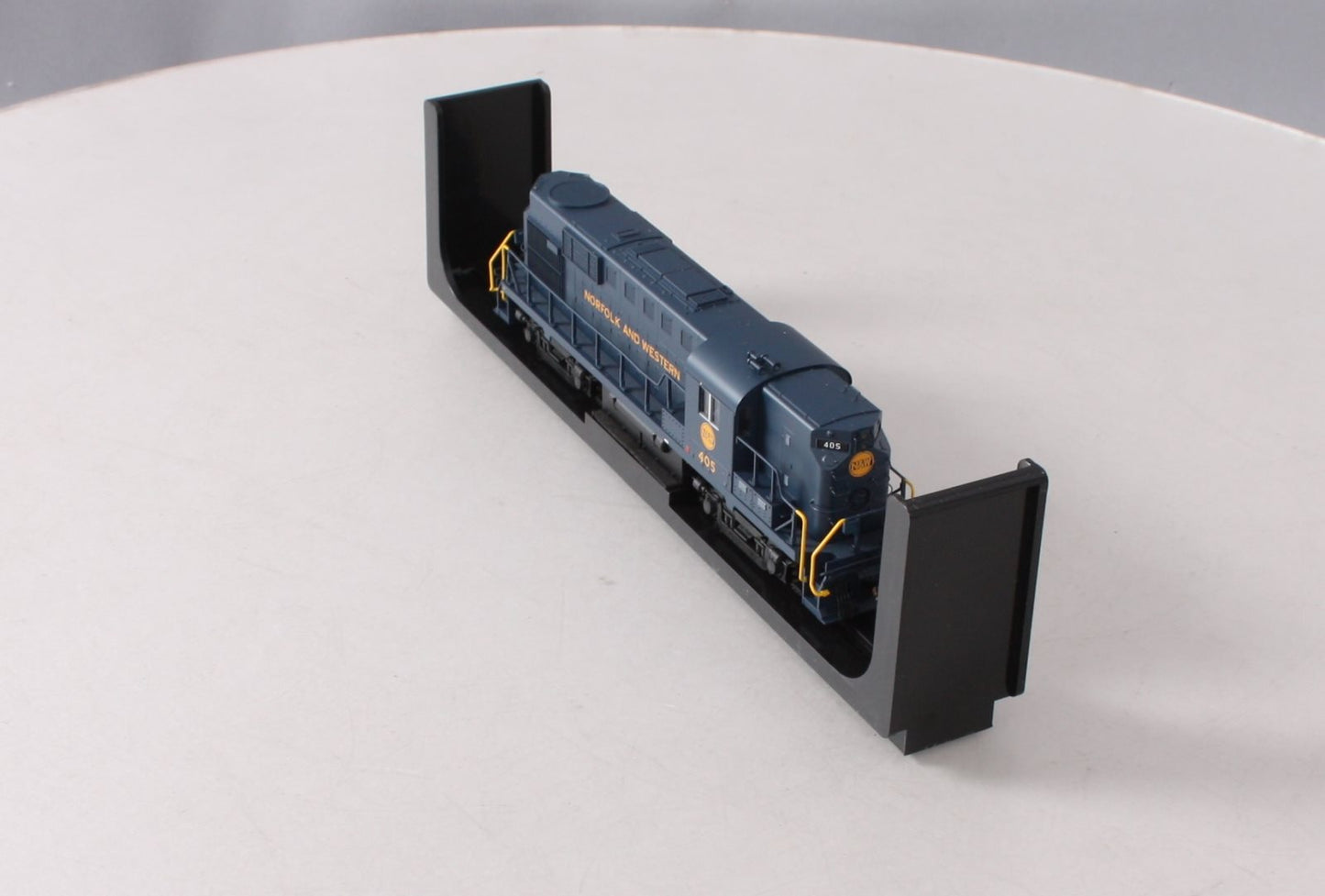 Atlas 10002877 HO Norfolk & Western RS-11 Diesel Locomotive Silver Series #405