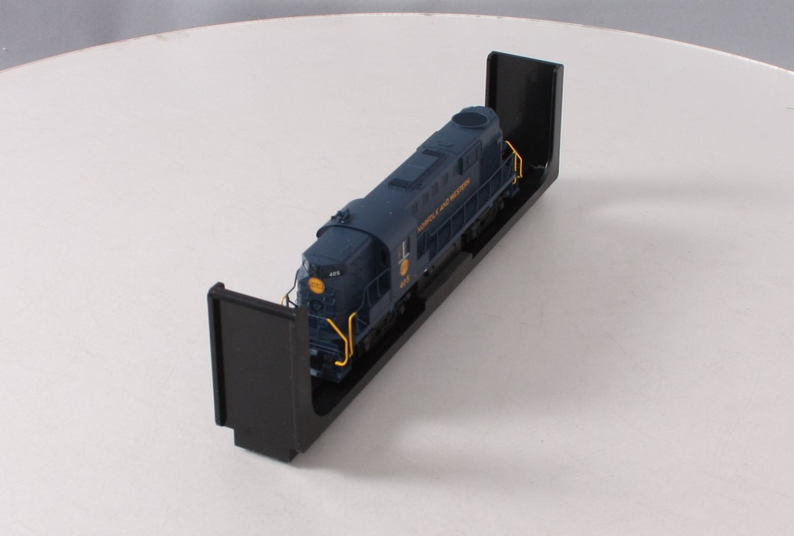 Atlas 10002877 HO Norfolk & Western RS-11 Diesel Locomotive Silver Series #405