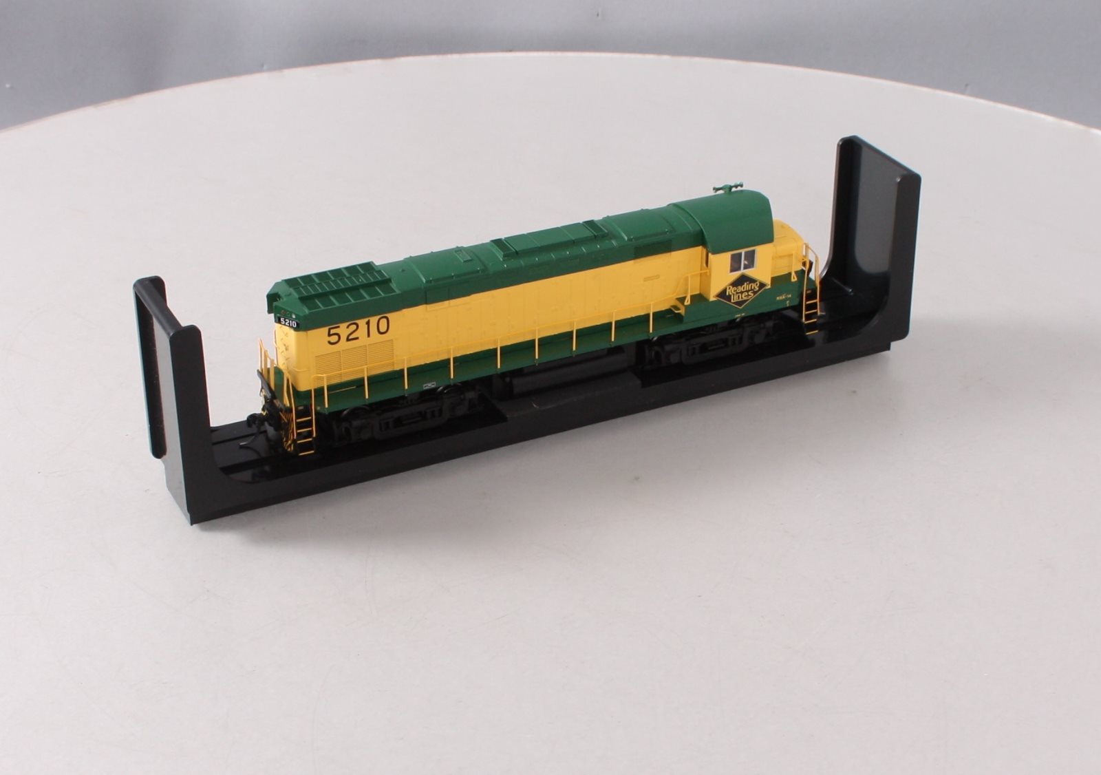 Atlas 10002538 HO Reading C424 Phase 3 Diesel Locomotive #5210