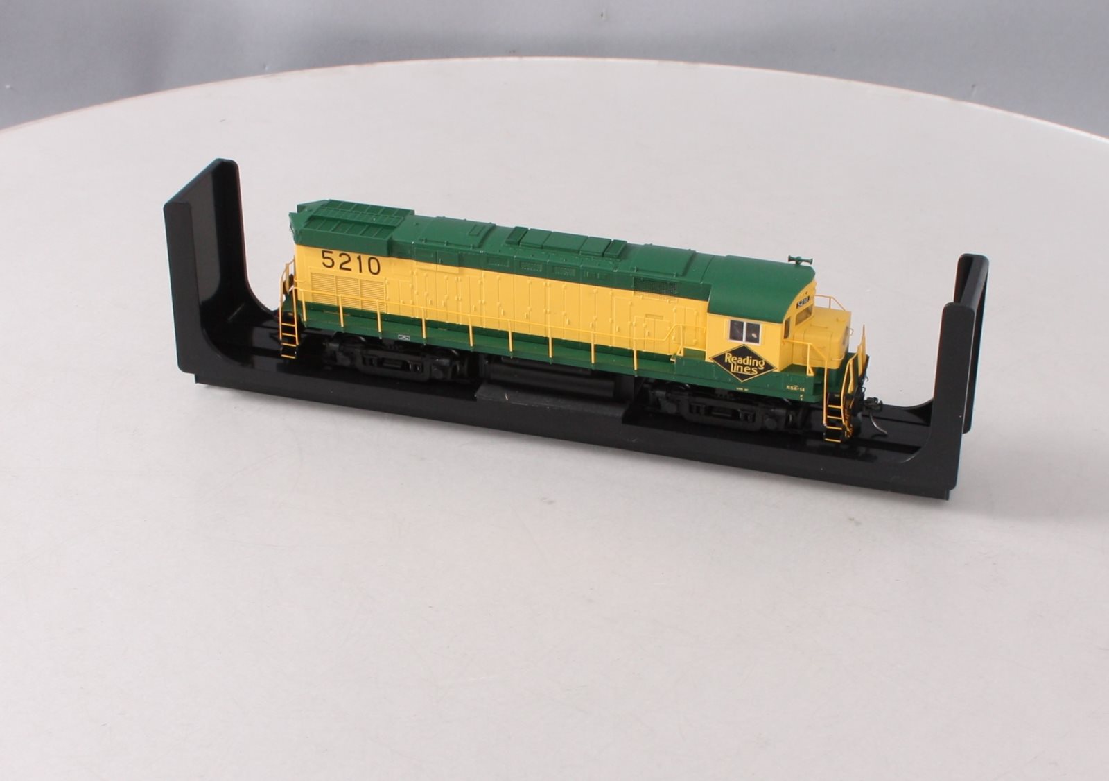 Atlas 10002538 HO Reading C424 Phase 3 Diesel Locomotive #5210