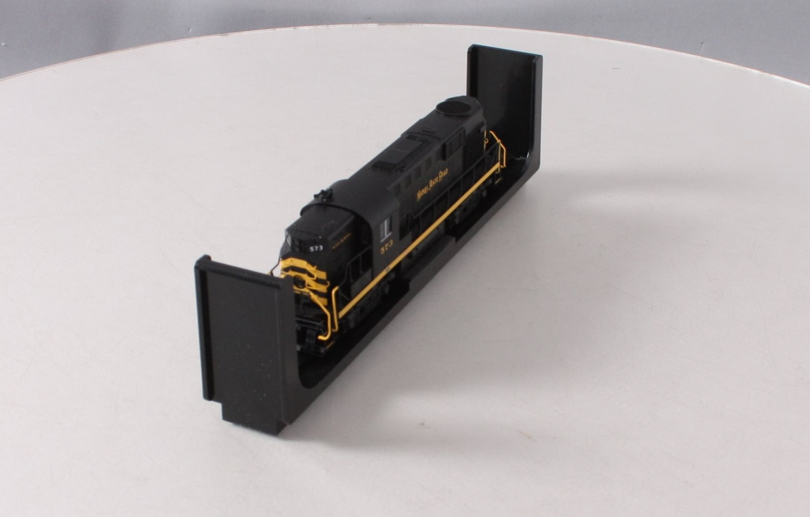 Atlas 10002872 HO Nickel Plate Road RS-11 Diesel Locomotive Silver Series #573