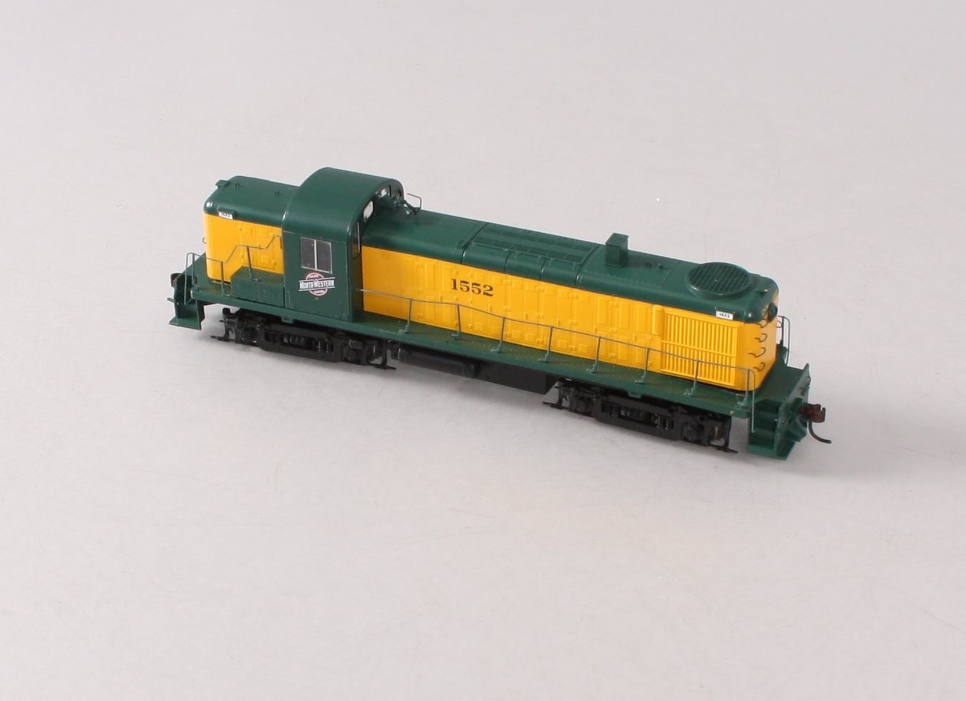 Athearn 94096 HO Chicago & North Western Alco RS-3 Diesel Locomotive #1552